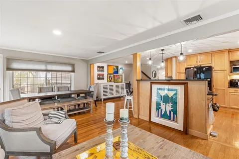 $899,000 | 7 Meadowbrook Drive, Barrington, RI 02806