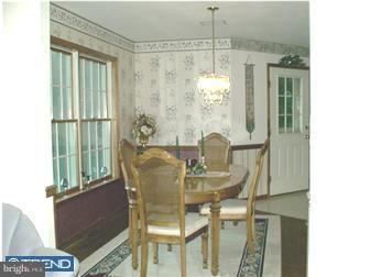 84 Kelly Driver Road Clementon, NJ 08021 - Photo 7 of 12 Dining Room