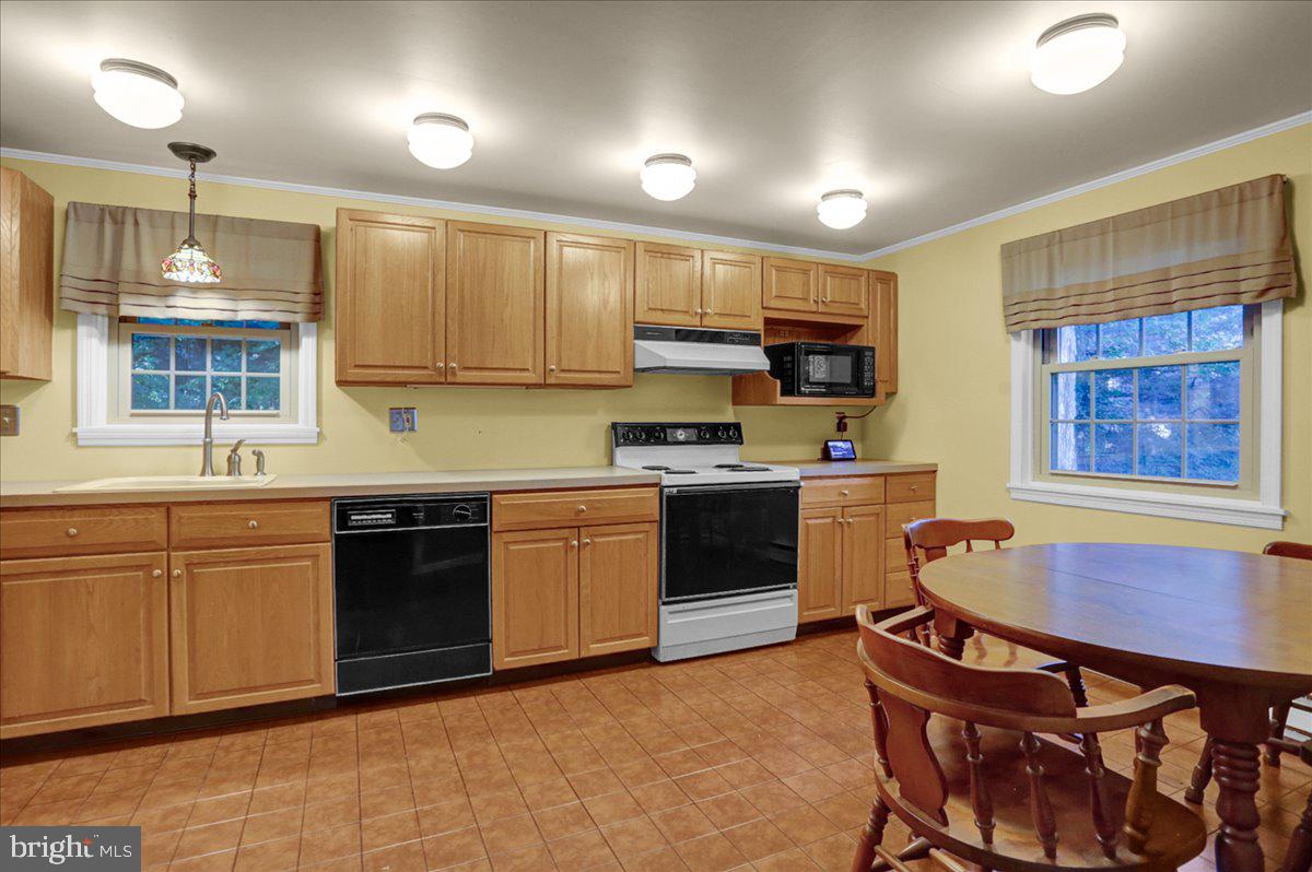 657 Lauschtown Road Denver, PA 17517 - Photo 7 of 27
