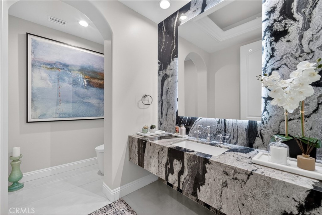 25714 Simpson Place Calabasas, CA 91302 - Photo 19 of 44 a bathroom with a double vanity sink mirror and bathtub