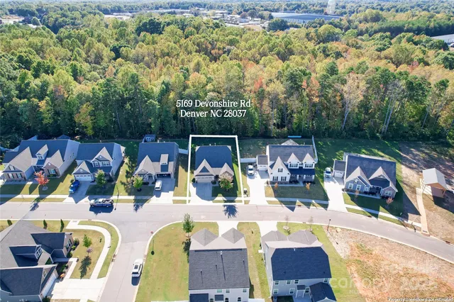 a view of a patio in backyard
