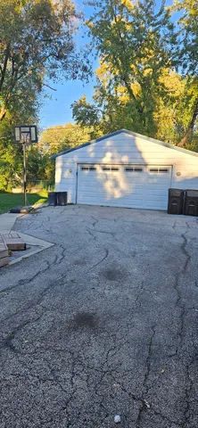 $2,800 | 1702 Knoll Avenue, McHenry, IL 60050