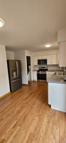 $2,800 | 1702 Knoll Avenue, McHenry, IL 60050