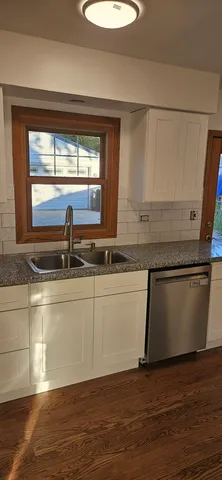 $2,800 | 1702 Knoll Avenue, McHenry, IL 60050