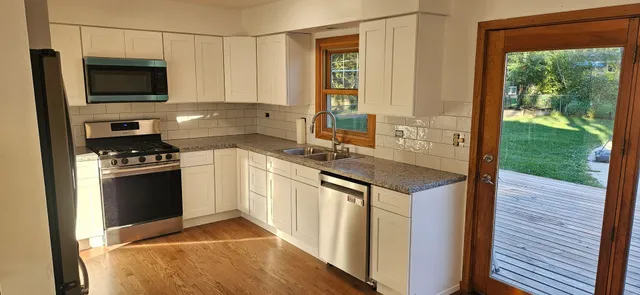 $2,800 | 1702 Knoll Avenue, McHenry, IL 60050