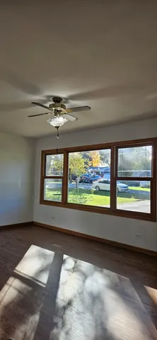 $2,800 | 1702 Knoll Avenue, McHenry, IL 60050