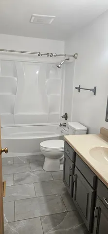 $2,800 | 1702 Knoll Avenue, McHenry, IL 60050