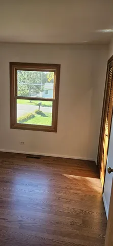 $2,800 | 1702 Knoll Avenue, McHenry, IL 60050