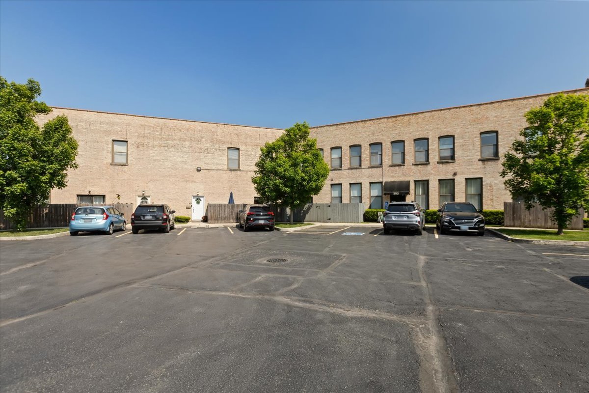 3713 Grand Boulevard, Unit 10 Brookfield, IL 60513 - Photo 23 of 27