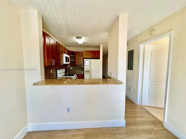 $2,300 | 4681 Northwest 9th Street, Unit 211, Miami, FL 33126