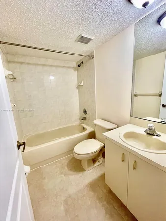 $2,300 | 4681 Northwest 9th Street, Unit 211, Miami, FL 33126