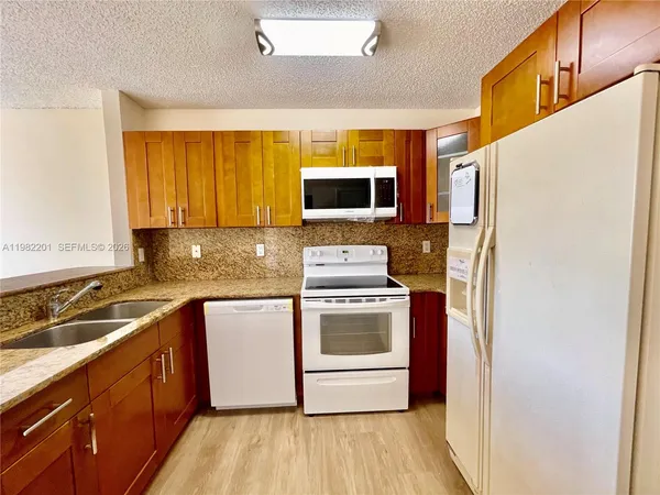 $2,300 | 4681 Northwest 9th Street, Unit 211, Miami, FL 33126