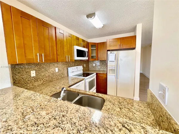 $2,300 | 4681 Northwest 9th Street, Unit 211, Miami, FL 33126
