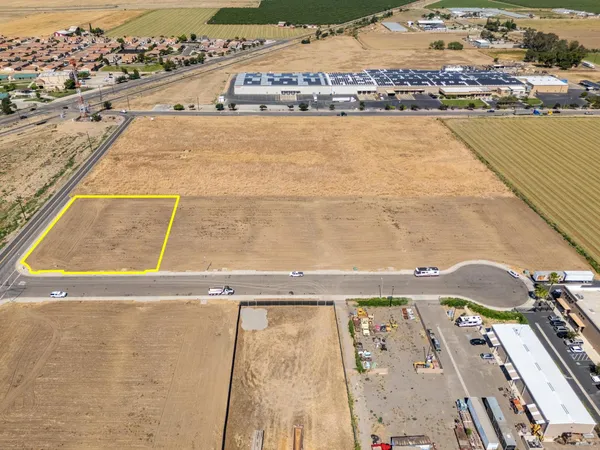 $399,000 | 203 Commerce Way, Los Banos, CA 93635
