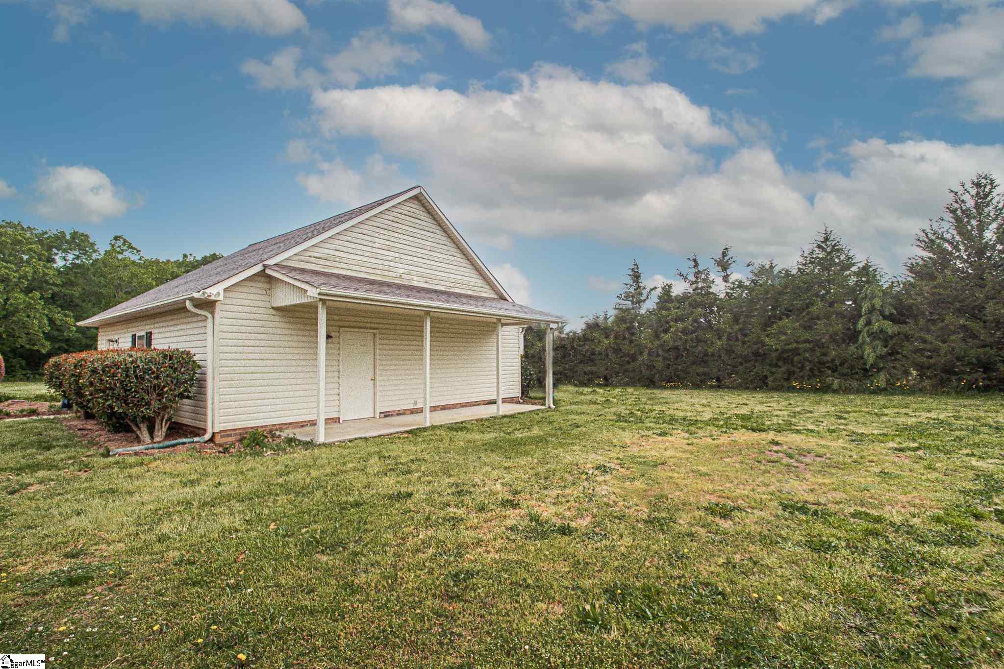 1017 Traynum Road Belton, SC 29627 - Photo 8 of 36