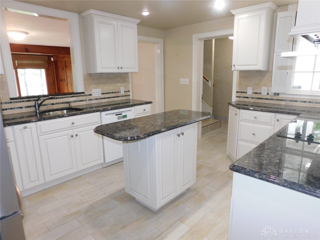 2401 Signal Hill Road Springfield, OH 45504 - Photo 7 of 40