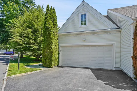 $1,295,000 | 2 Heirloom Court, Rye Brook, NY 10573