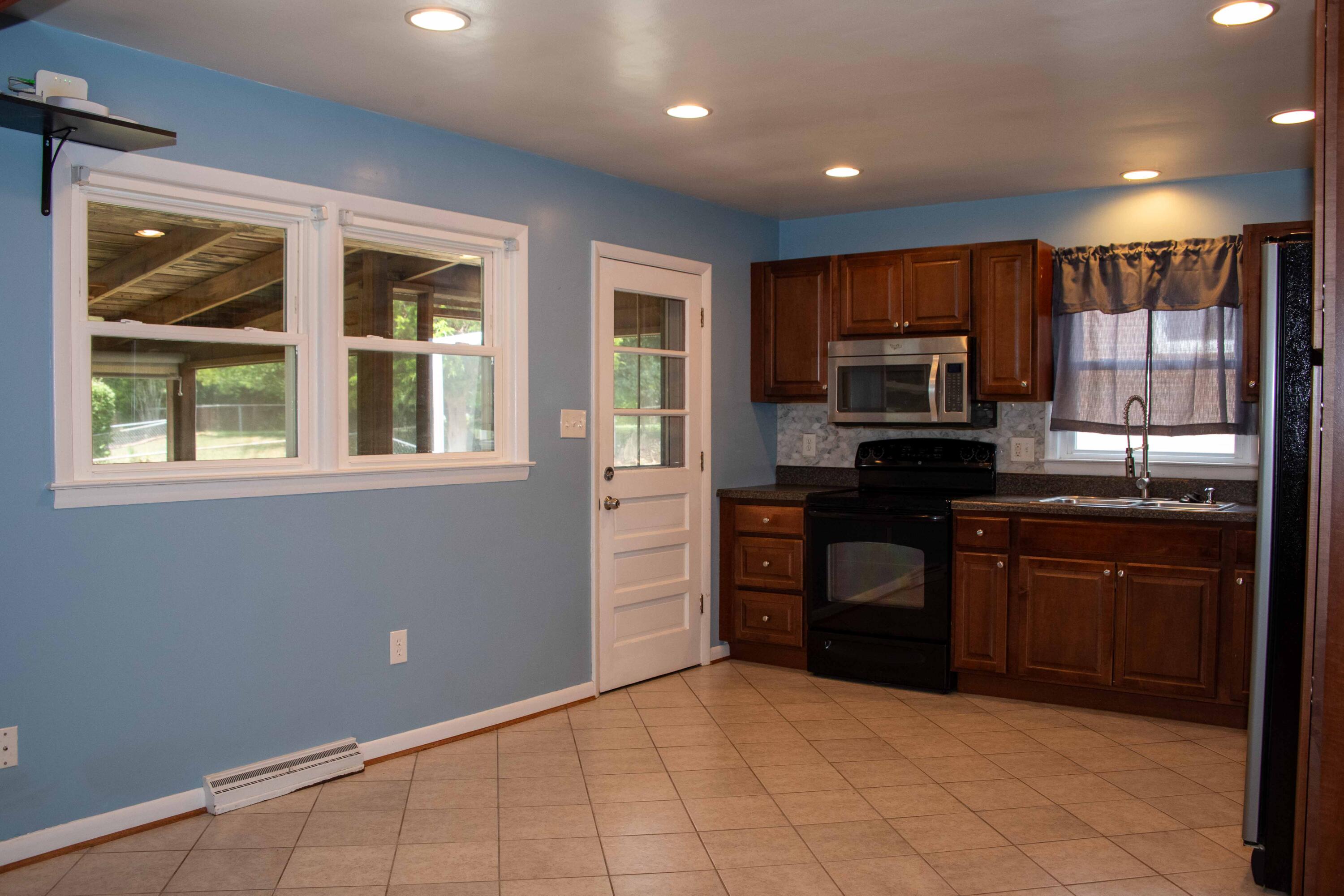 6038 Thornrose Road Roanoke, VA 24012 - Photo 51 of 68 6038 Thornrose-51
