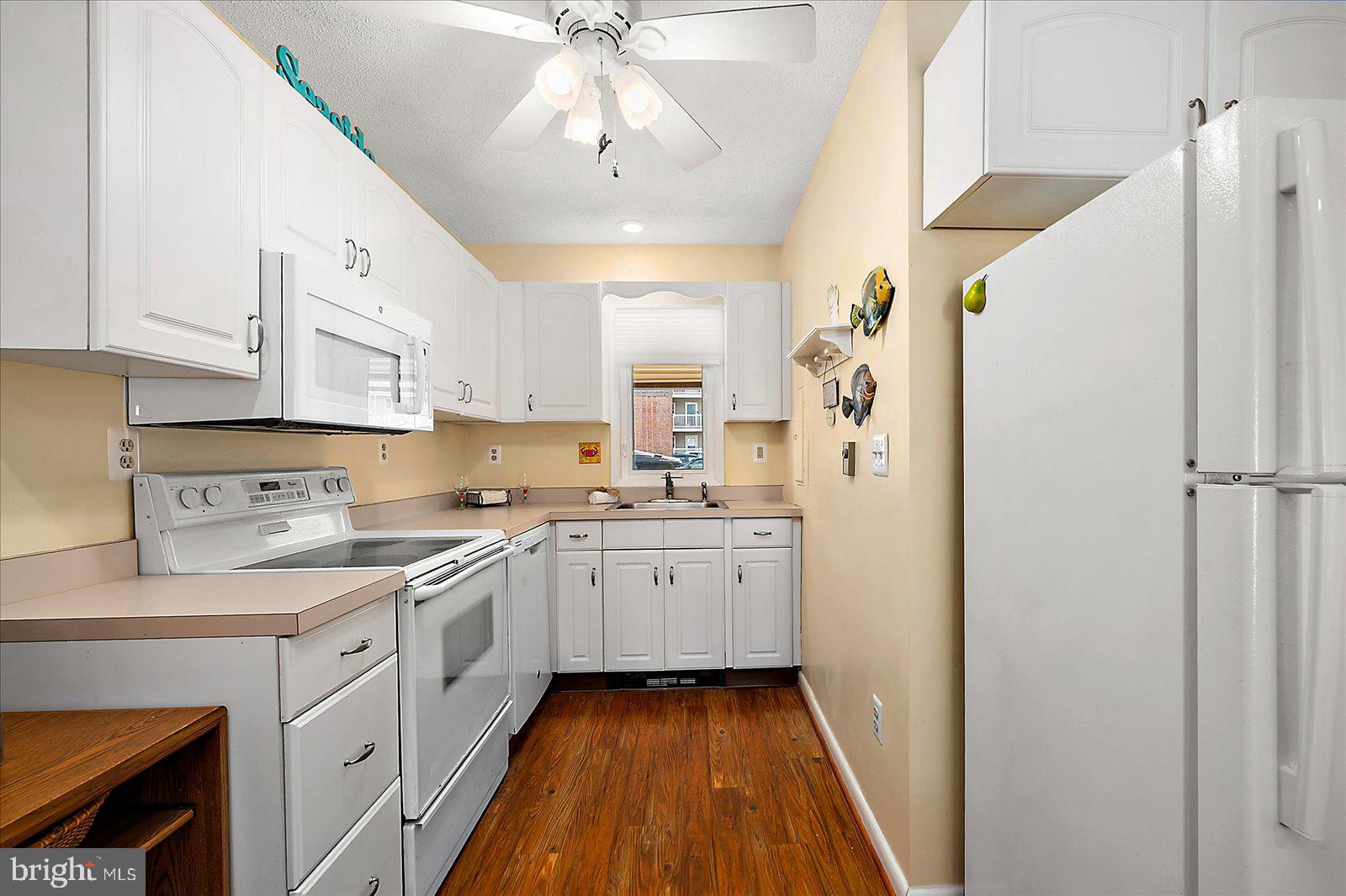 616 Salt Spray Road, Unit 7 Ocean City, MD 21842 - Photo 27 of 53 FULL KITCHEN
