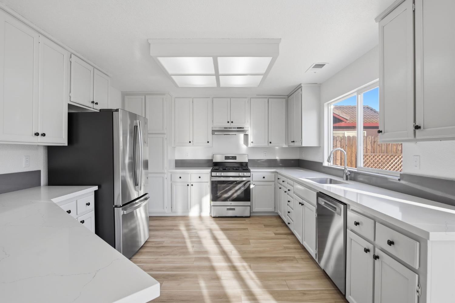 2808 Medinah Way Modesto, CA 95355 - Photo 9 of 32