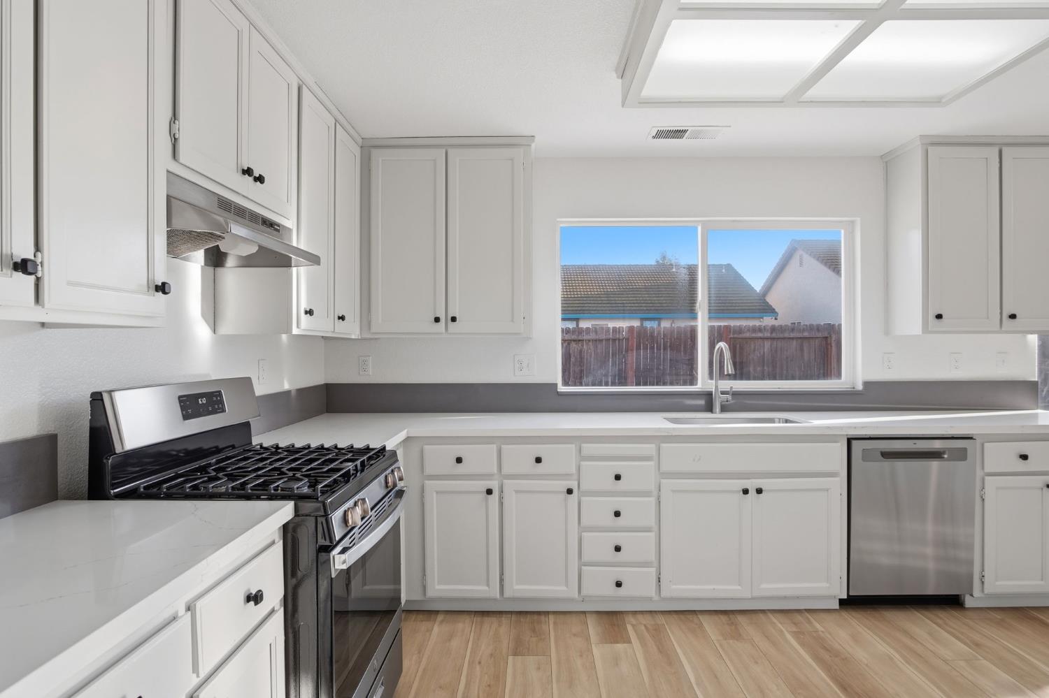 2808 Medinah Way Modesto, CA 95355 - Photo 10 of 32