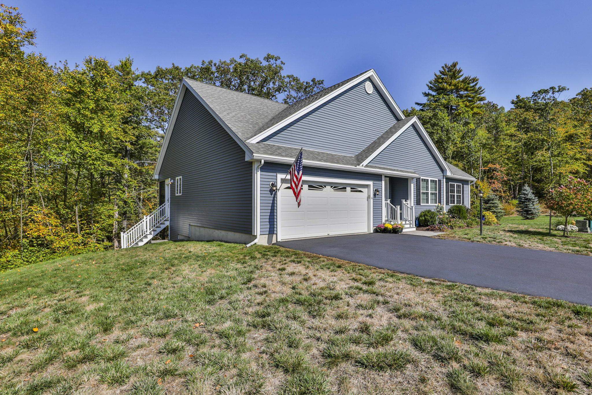 16 Strawberry Lane Hooksett, NH 03106 - Photo 2 of 39