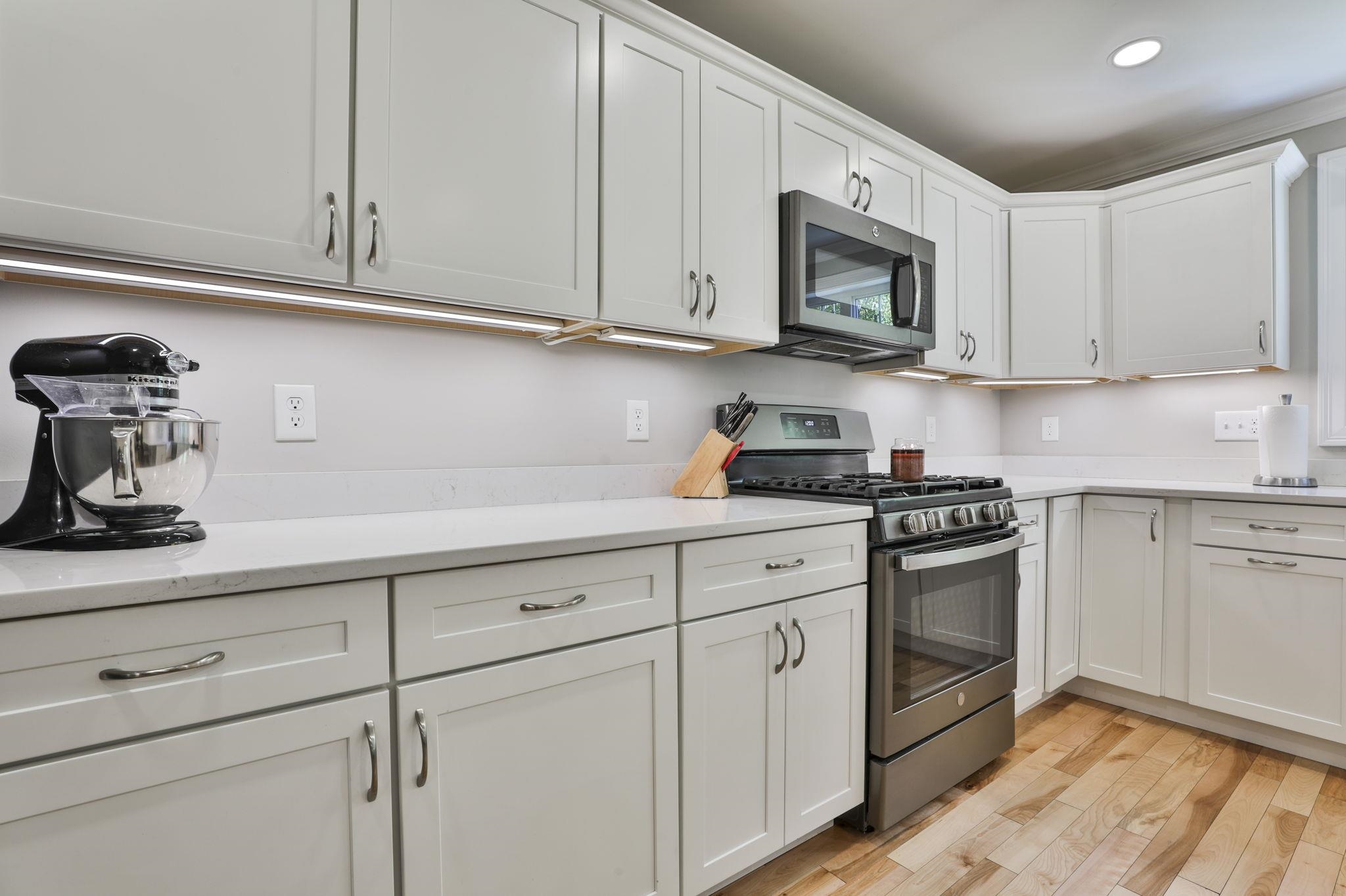 16 Strawberry Lane Hooksett, NH 03106 - Photo 8 of 39