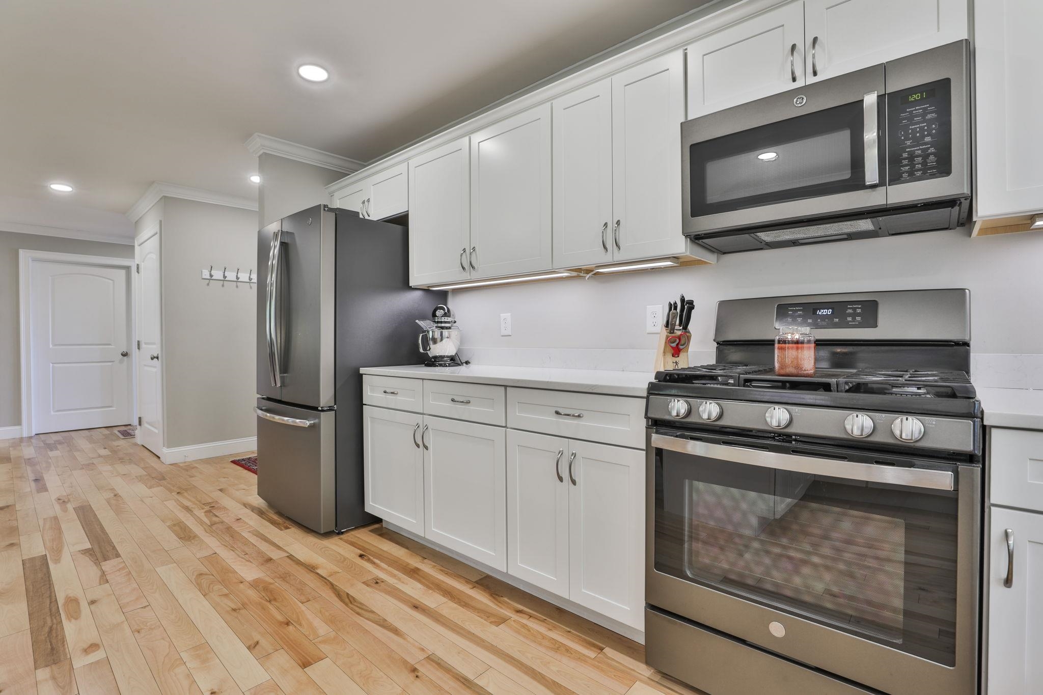 16 Strawberry Lane Hooksett, NH 03106 - Photo 9 of 39