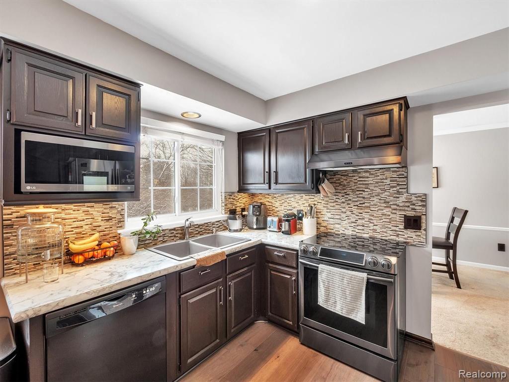 163 Whitney Drive Rochester Hills, MI 48307 - Photo 16 of 42