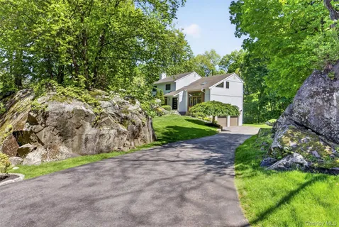 $995,000 | 8 Amalfi Drive, Cortlandt Manor, NY 10567