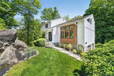 $995,000 | 8 Amalfi Drive, Cortlandt Manor, NY 10567