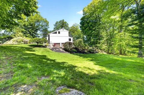 $995,000 | 8 Amalfi Drive, Cortlandt Manor, NY 10567