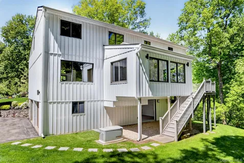 $995,000 | 8 Amalfi Drive, Cortlandt Manor, NY 10567