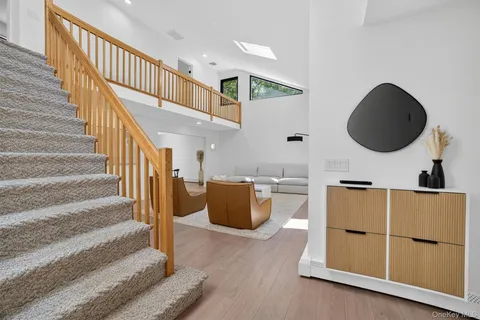 $995,000 | 8 Amalfi Drive, Cortlandt Manor, NY 10567