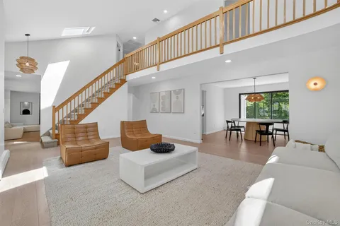 $995,000 | 8 Amalfi Drive, Cortlandt Manor, NY 10567