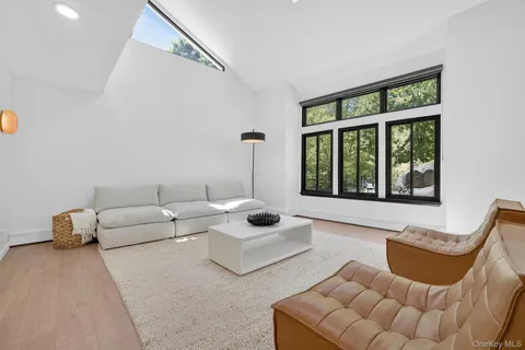 $995,000 | 8 Amalfi Drive, Cortlandt Manor, NY 10567