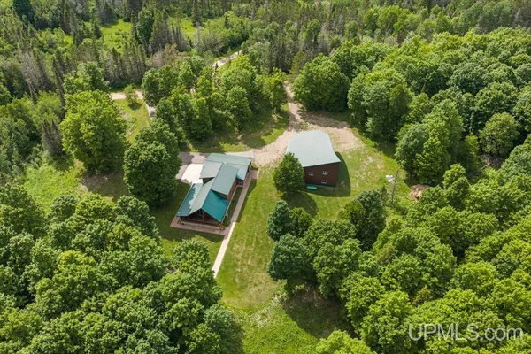 $749,000 | 12420 V 25, Rapid River, MI 49878