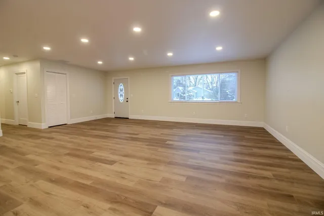 $328,000 | 400 South 865th Street East, Knox, IN 46534