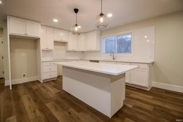 $328,000 | 400 South 865th Street East, Knox, IN 46534