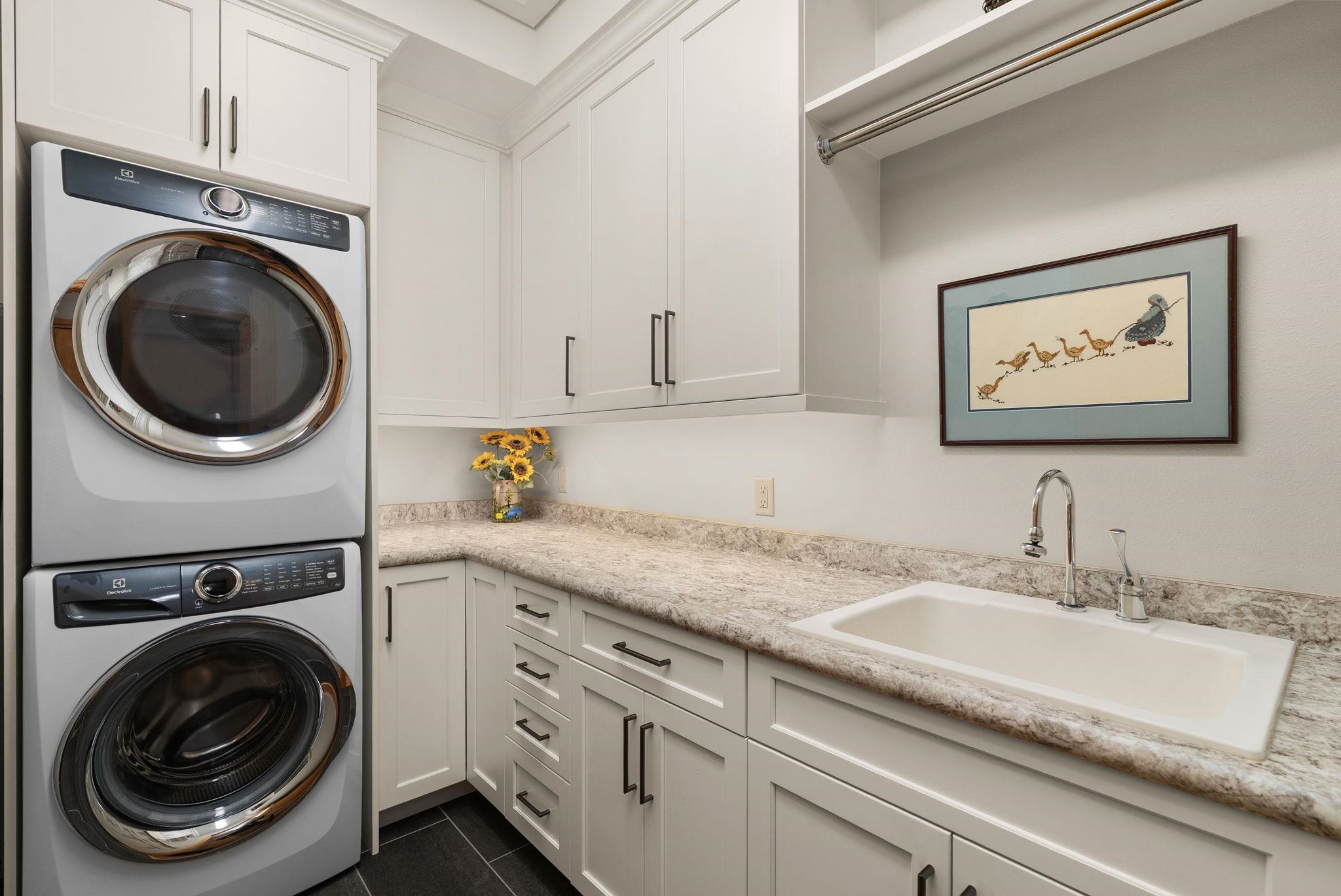 625 North Segoe Road, Unit 811 Madison, WI 53705 - Photo 2 of 47