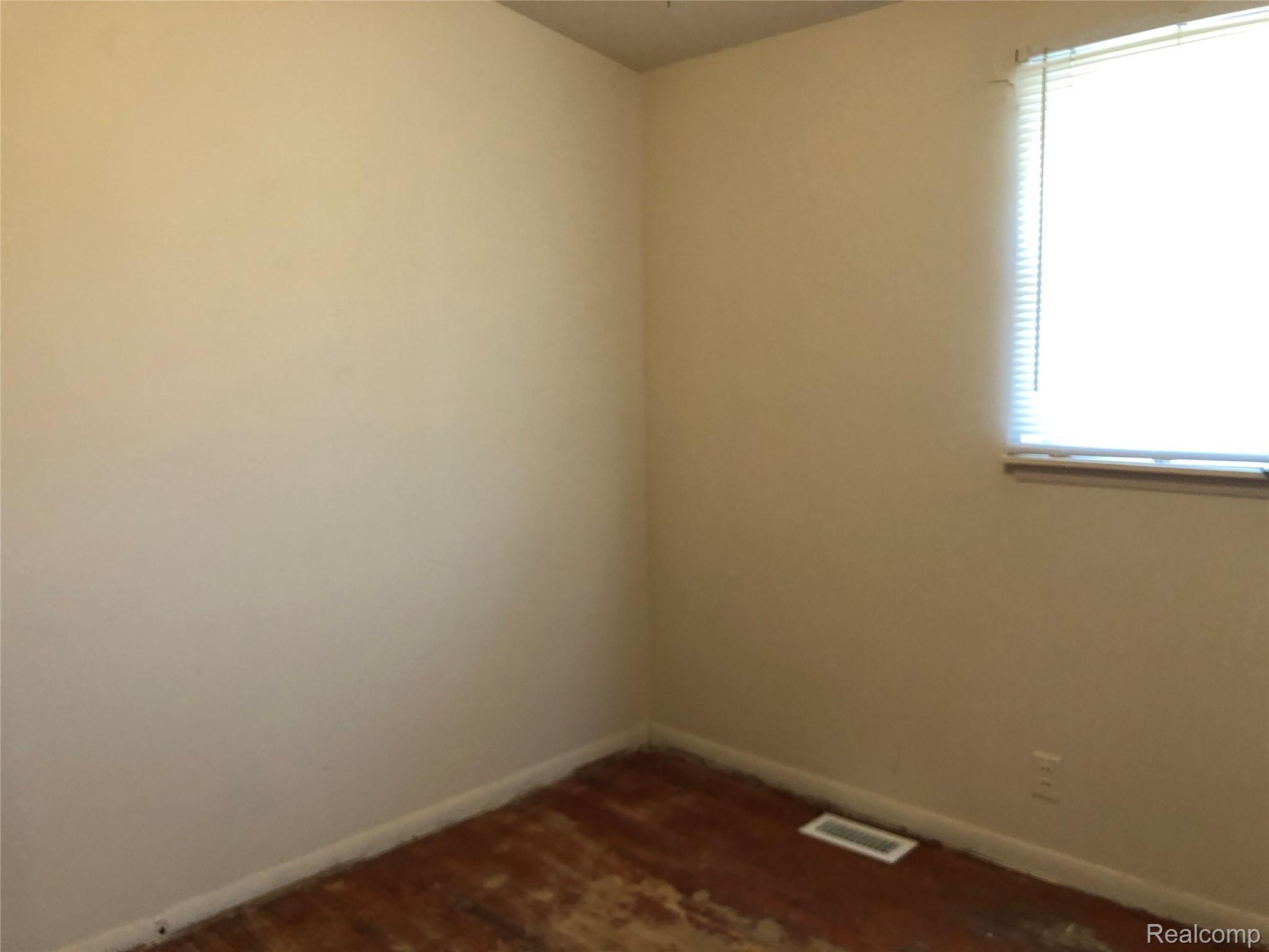 29470 Judith Street Inkster, MI 48141 - Photo 24 of 31 IMG_1030.JPG