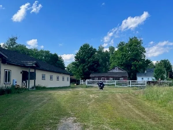 a view of a house with backyard