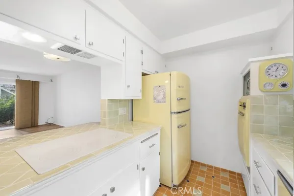 $4,295 | 1570 Via Capri, Unit 2, Laguna Beach, CA 92651