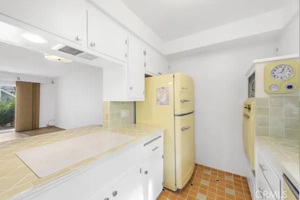 $4,295 | 1570 Via Capri, Unit 2, Laguna Beach, CA 92651