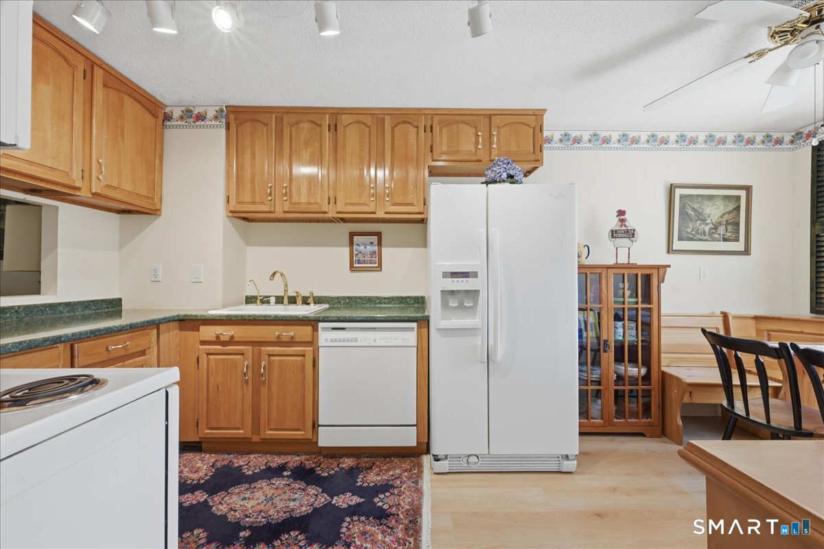 592 Shennecossett Road, Unit D86 Groton, CT 06340 - Photo 9 of 32