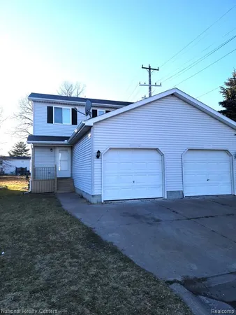$1,190 | 2311 11th Street, Port Huron, MI 48060
