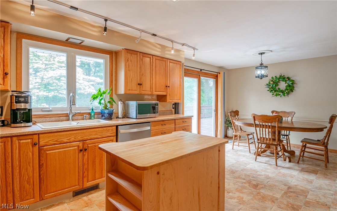 2421 Woodview Road Uniontown, OH 44685 - Photo 8 of 32 Gallery Image 8
