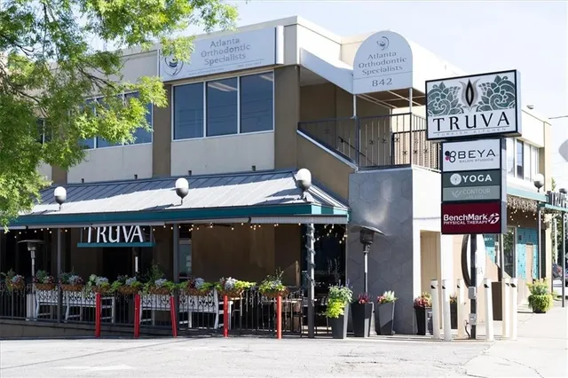 a view of a entrance gate of the house