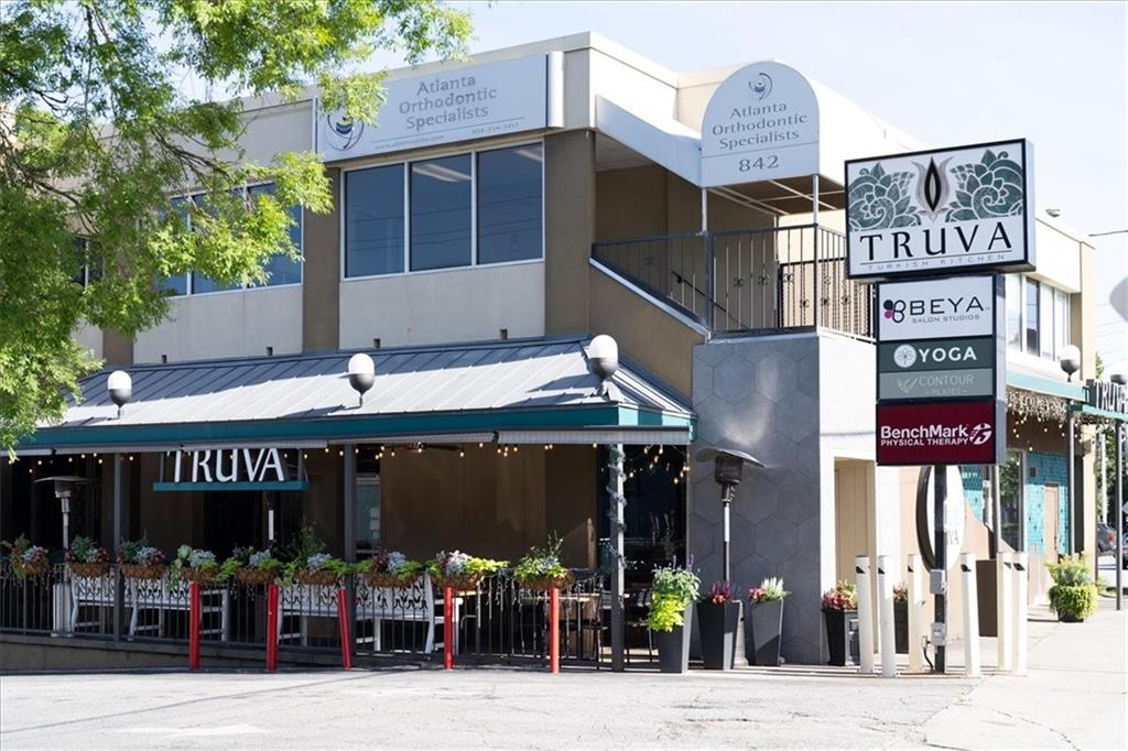 866 Briarcliff Road Northeast, Unit D2 Atlanta, GA 30306 - Photo 38 of 42 a group of people sitting outside of a building