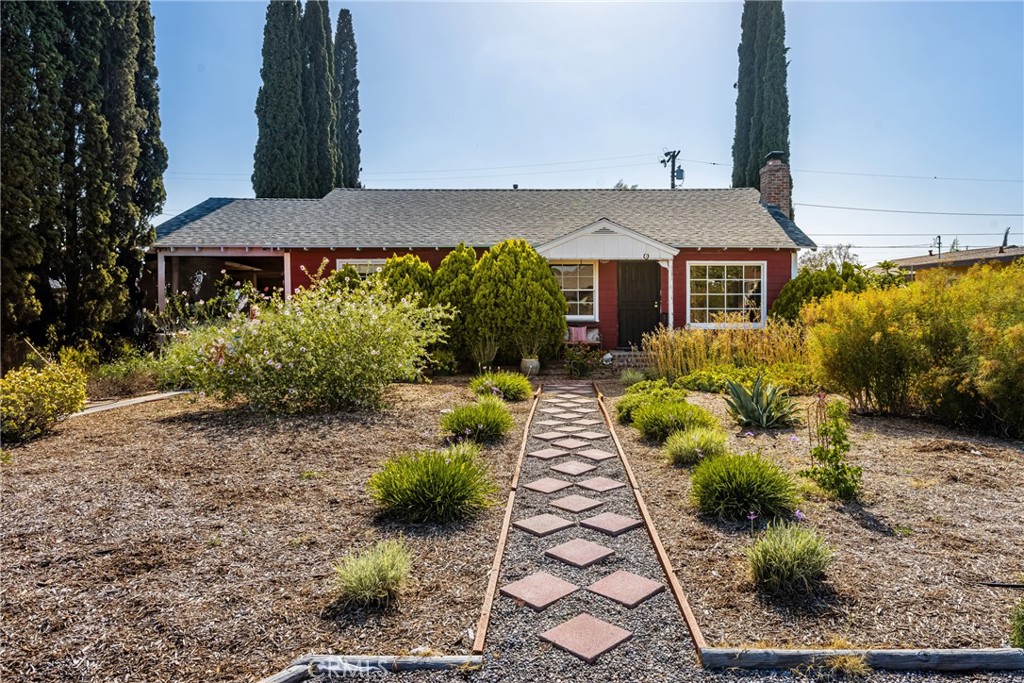 950 North Laurel Drive Orange, CA 92867 - Photo 2 of 34 front view of a house with a yard